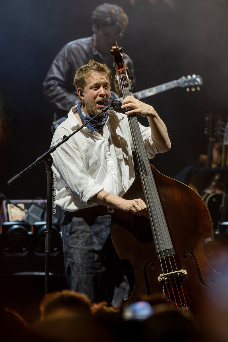 EricaPhotog's tweet image. .@MumfordAndSons performs on stage at #SPAC @livenationtoga #Saratoga
