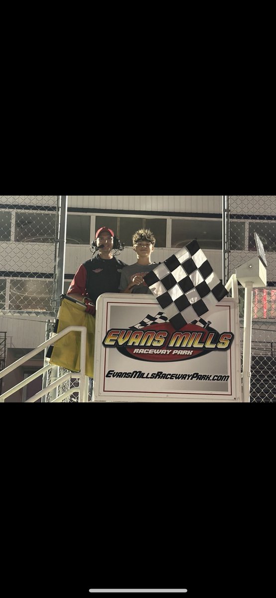burdickmatt's tweet photo. @EvansRaceway enjoyed being back at the races tonight! https://t.co/xTWOPNpk0a