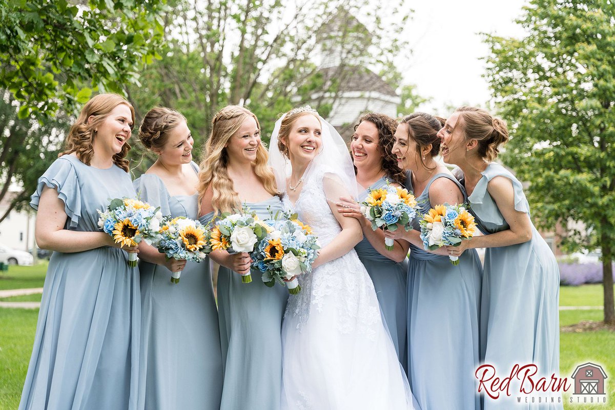 redbarnwedding's tweet photo. United in sunshine and vows — a perfect June beginning... Congratulations to Rebekah and Ben on their wedding celebration !!!

#redbarnweddingstudio #redbarnstudio #weddingsneakpeek #junewedding #junebrides #chicagobrides #chicagobride #bartlettillinois #bartletwedding https://t.co/7Q8q8TY1GO