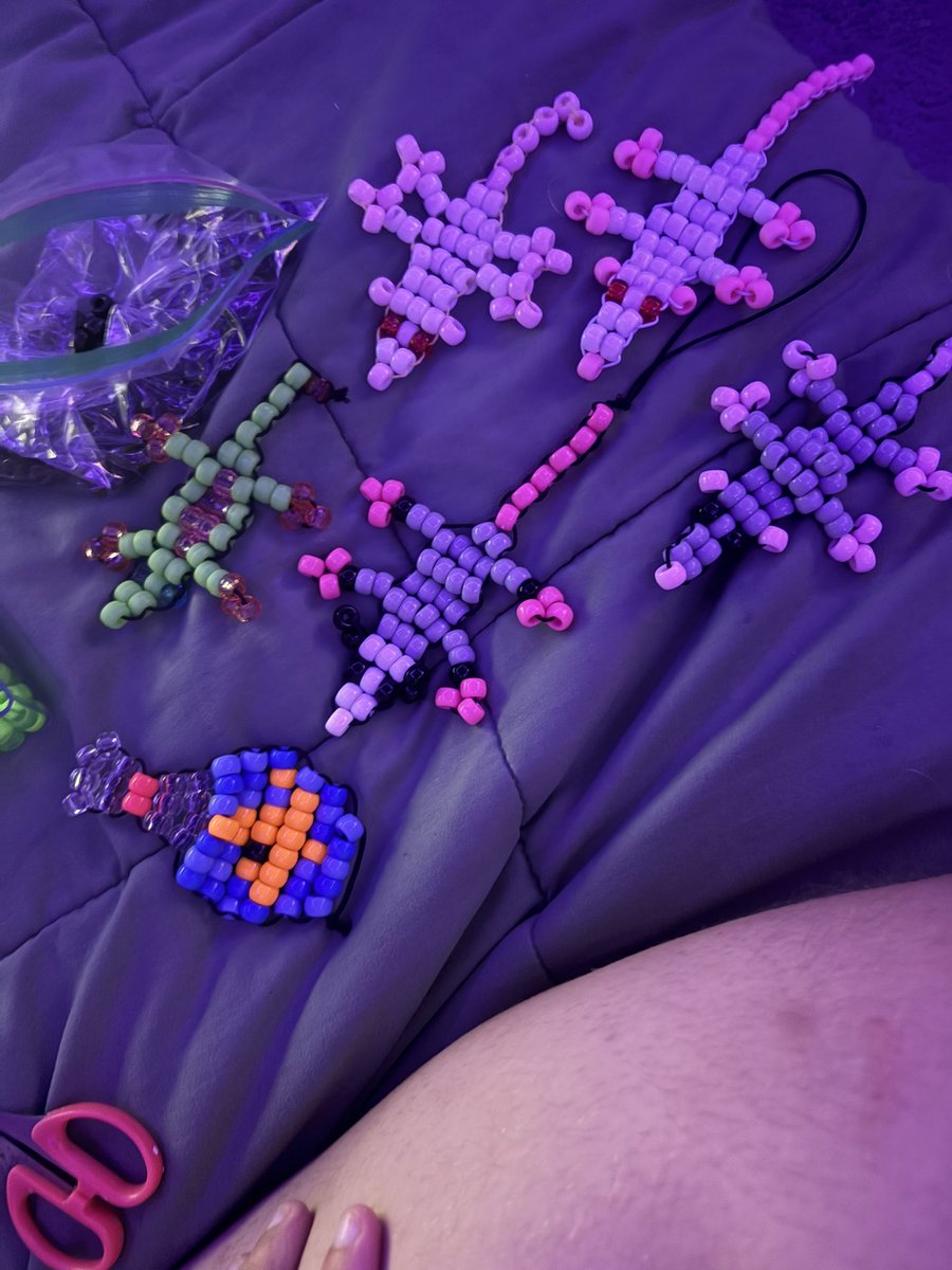 THESILLIESTARI's tweet image. Getting into beads :3