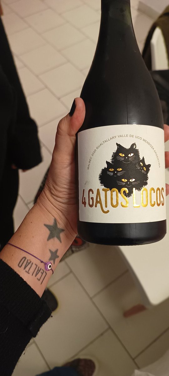 Hemos comido, hemos bebido. Viva Perón, carajo
<a href="/Silval30/">S de Sil 💫</a> <a href="/Magachuzets/">Ｃ Ａ Ｐ Ｒ Ａ</a> <a href="/Chicamelones/">ChicaMerlot🍷</a> <a href="/Mumycaposs/">mumy capossiello</a>