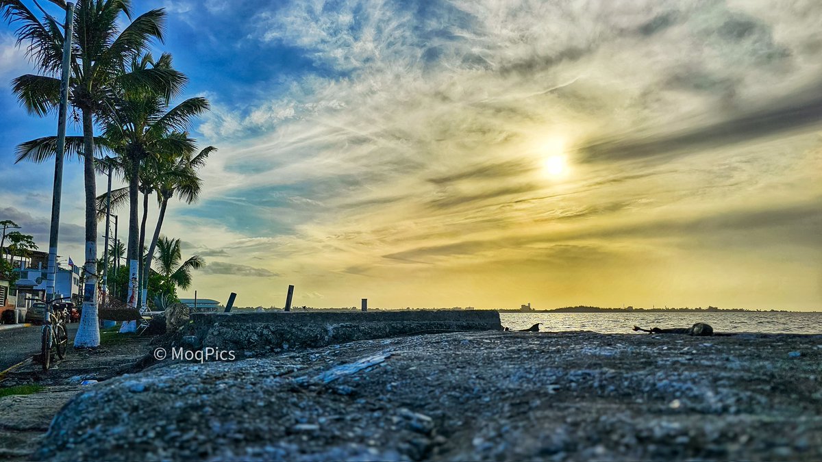 moqjazz's tweet image. Les comparto 3 tomas adicionales hechas ayer y una de la Puerta de San Juan del sábado pasado. #PuertoRico @383_787 @adamonzon @AWA_013 @BoricuaVasca @SusanSoltero @bredle @de_espiritual @Fernando_AF14 @GoVisitPR @GuaybanaJota @NormaOrtizRodr4 @NatGeo @ManuelRoldanPR @FlorLluch