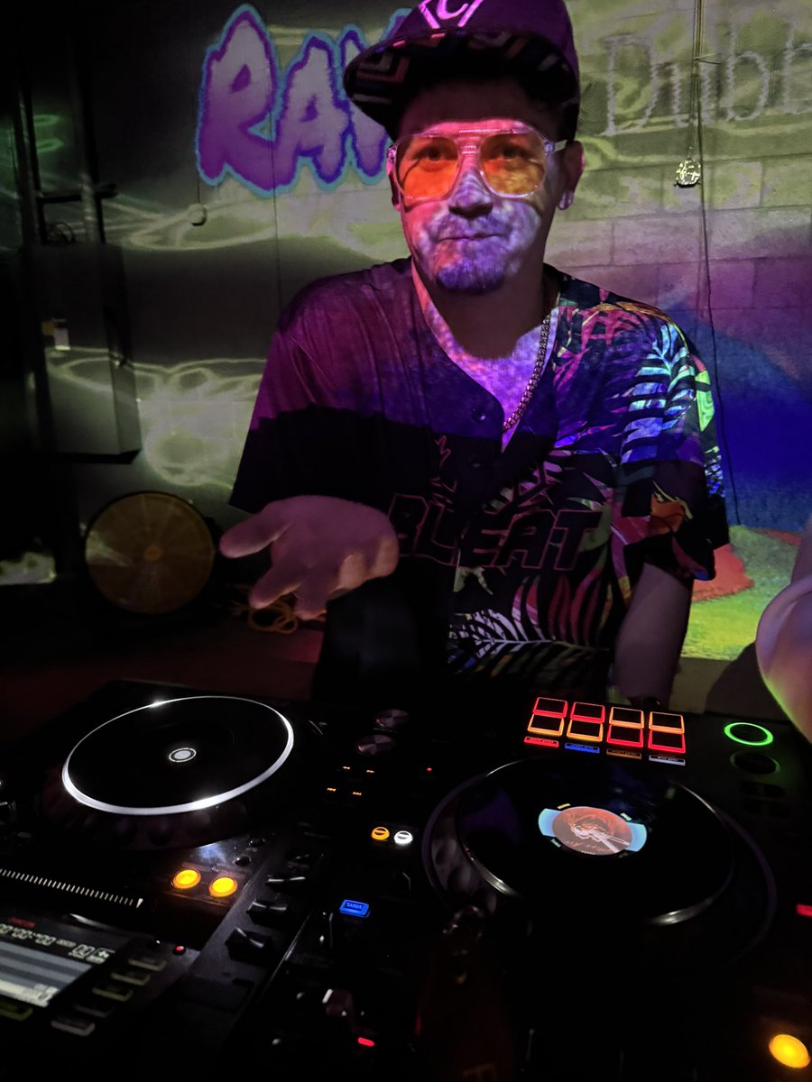 THIS IS A CALLOUT POST AGAINST @/RaveTheFeer BEWARE BELOW:
.
.
.
.
.
.
.
They didn’t play Hannah Montana at Bleat after telling me they would and now I’m sad. 🥺