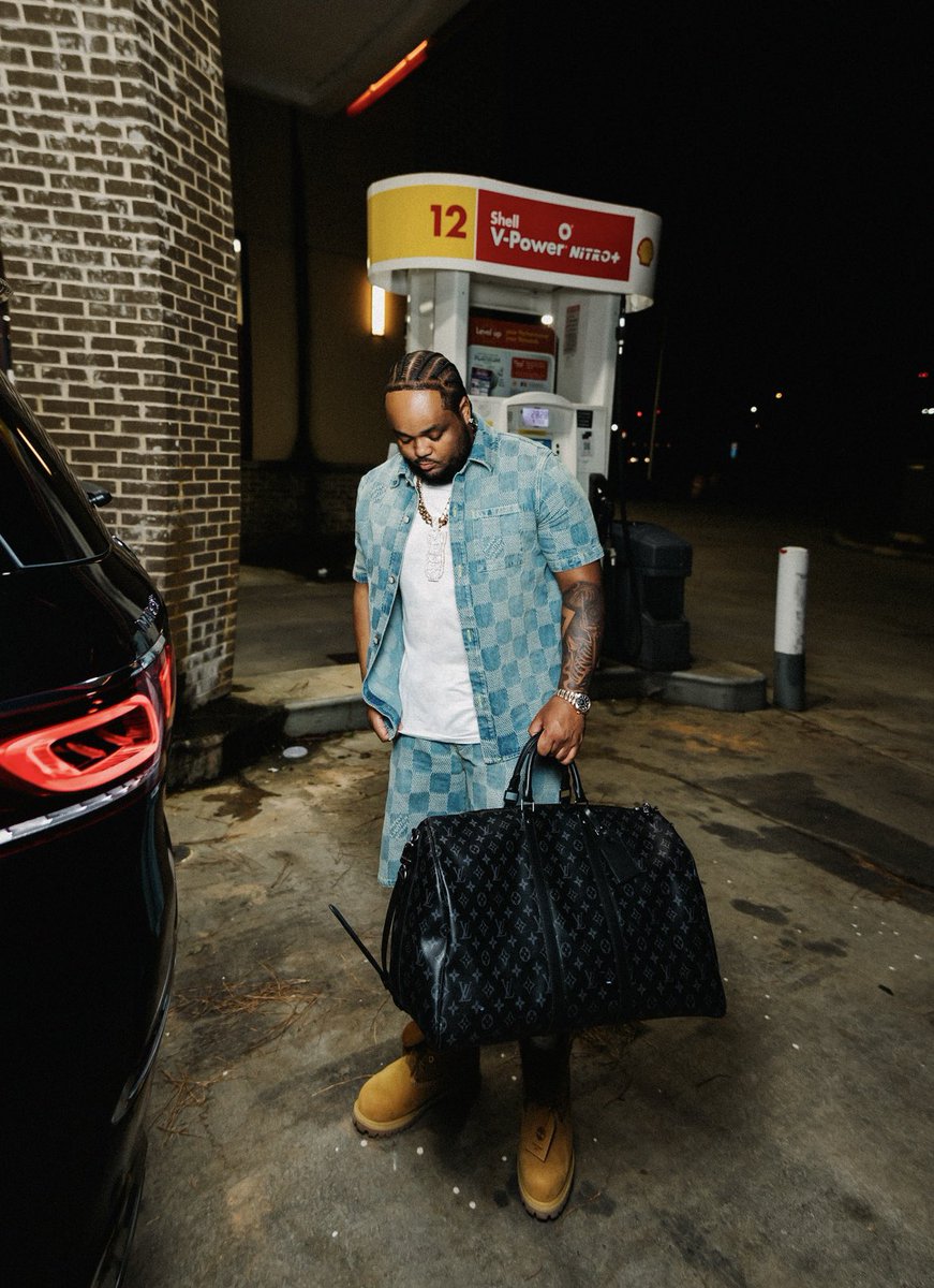 JerryPHD's tweet image. blessed to see another year 🙏 #28 🎈🥂