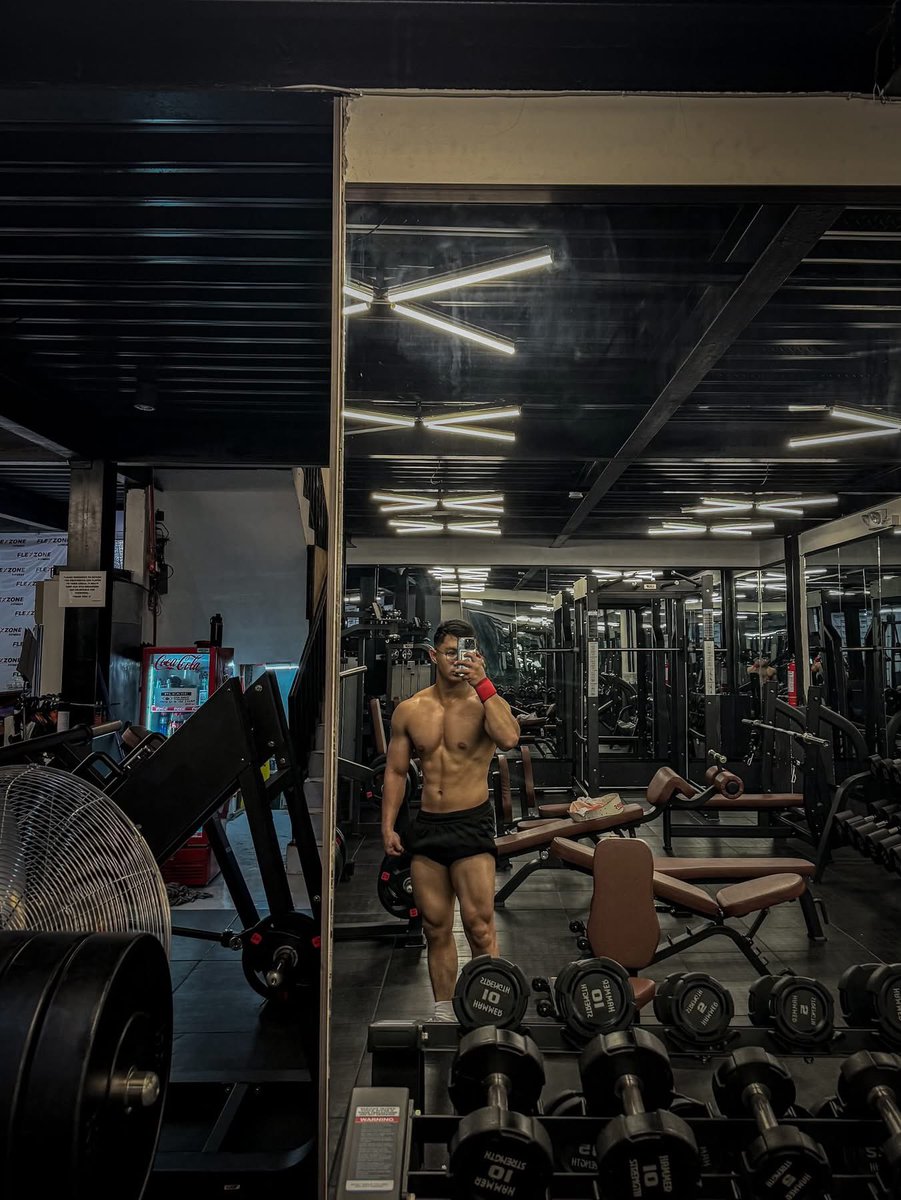 esyncx's tweet image. Let me be your guide. 🏋🏽