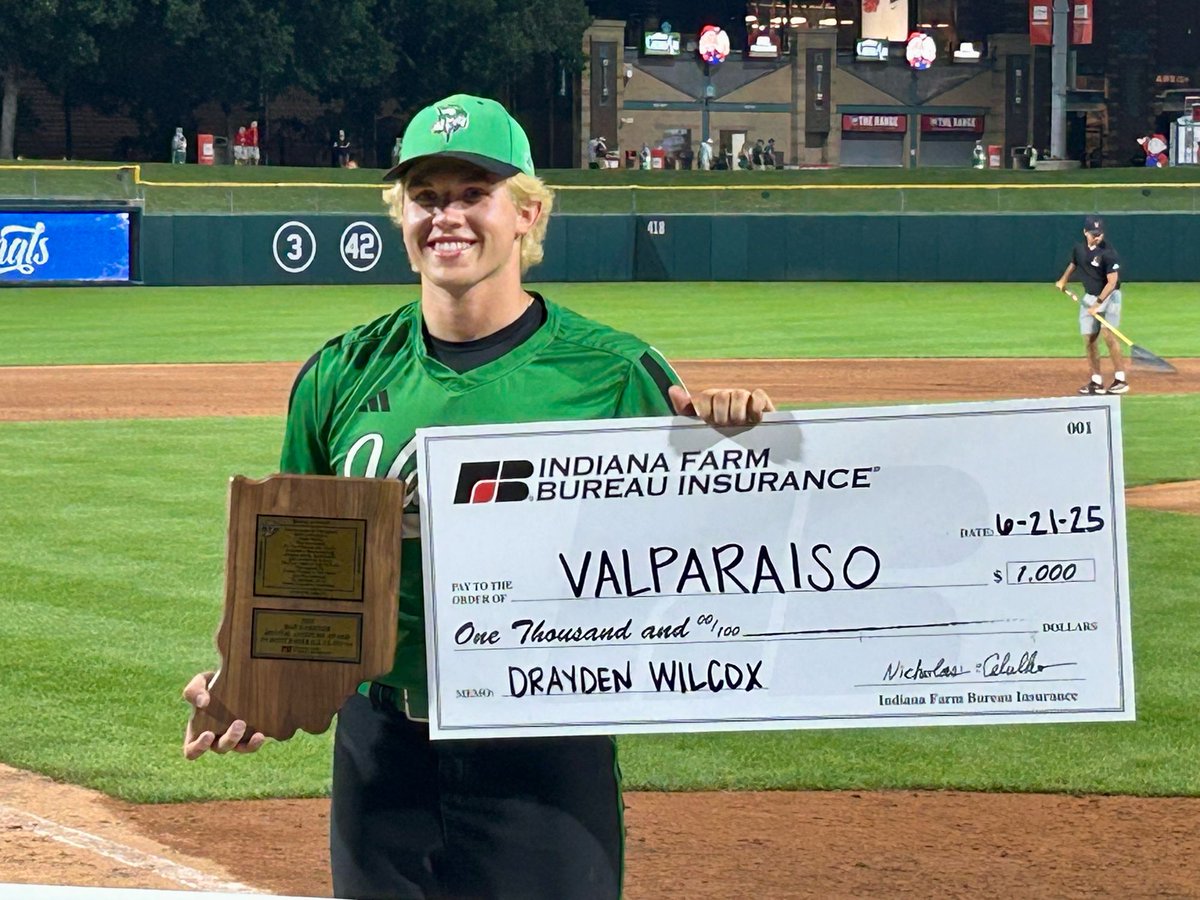 Congratulations Drayden Wilcox, who was named the prestigious Bob Gardner IHSAA Mental Attitude Award recipient - what an honor!! 💚