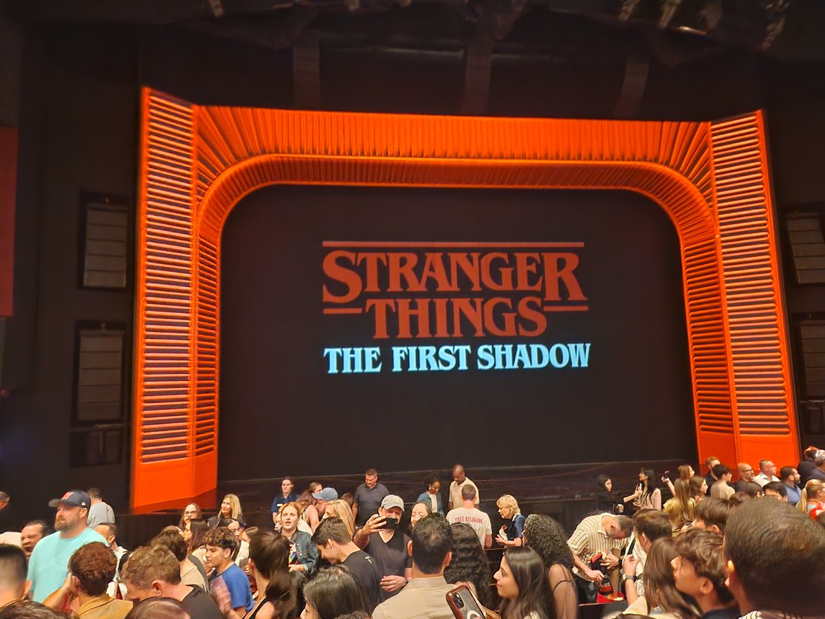 bob_lung's tweet image. Wow! What an awesome show! #strangerthingsfirstshadow