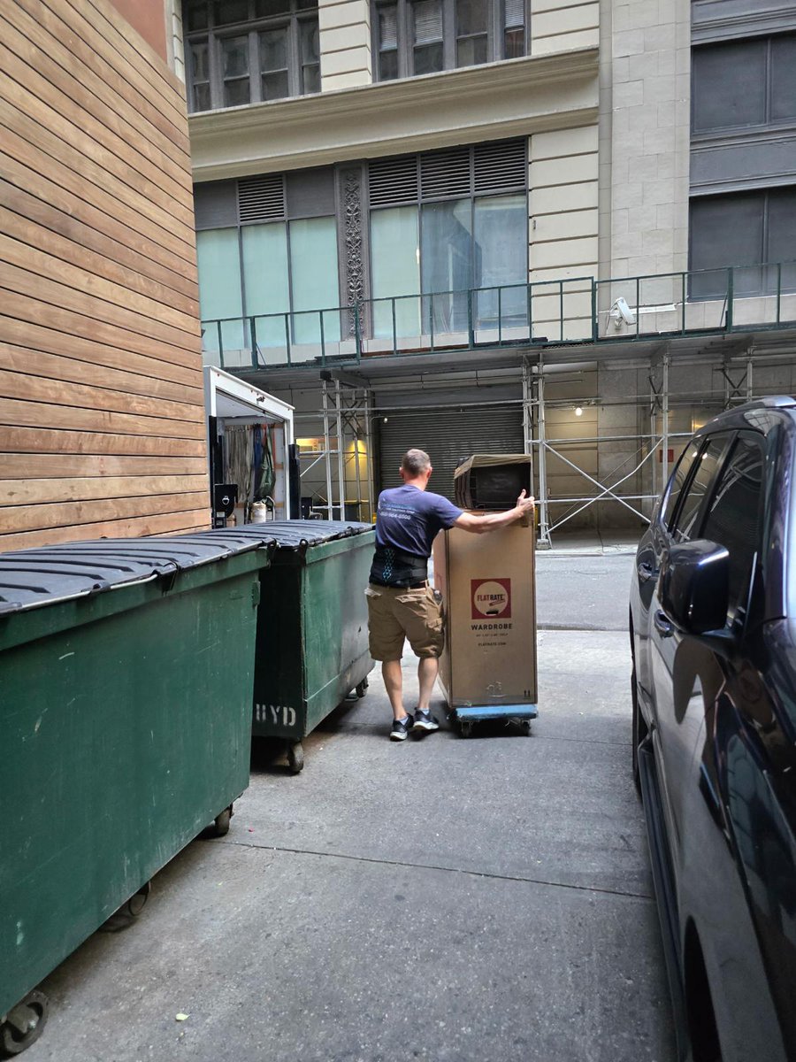 sharpvanlines's tweet image. Packing tape stuck to our shirts, stairwells tighter than a subway turnstile, and still—your furniture made it out in one piece. 
#SharpVanLines #CityMoves #PackedToPerfection #TeamworkInMotion #MovingNYC