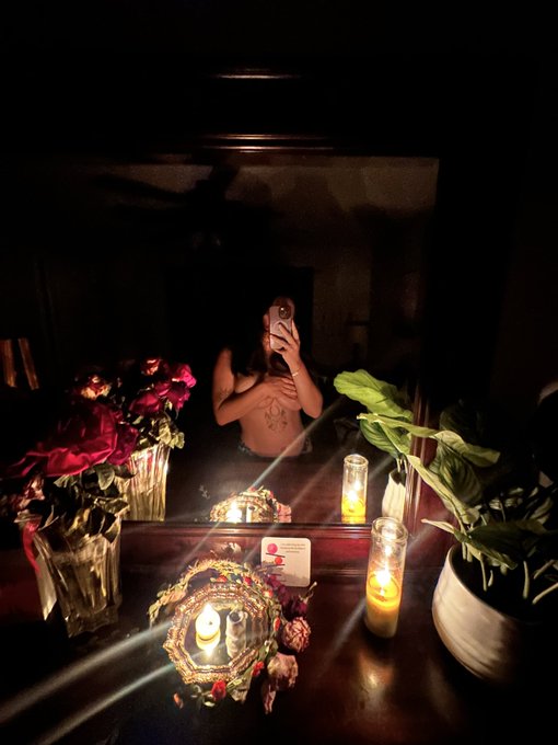 Watch Peachyyy's leaked NSFW photo on TwXstars