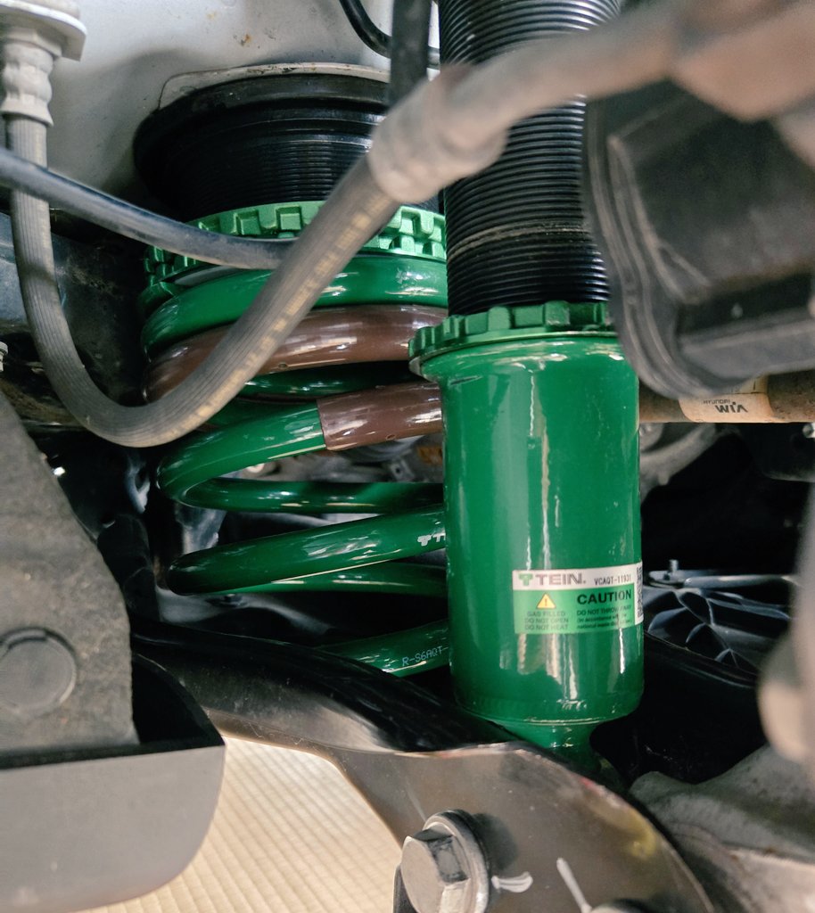 NidaMitsunari's tweet image. モデル3にフルタップ車高調（TEIN FLEX Z）を導入！
EDFCで車内から減衰力調整も可能で、気に食わなかった突き上げ感もようやく改善できた！！
#Tesla #テスラ #model3 #Tein #車高調