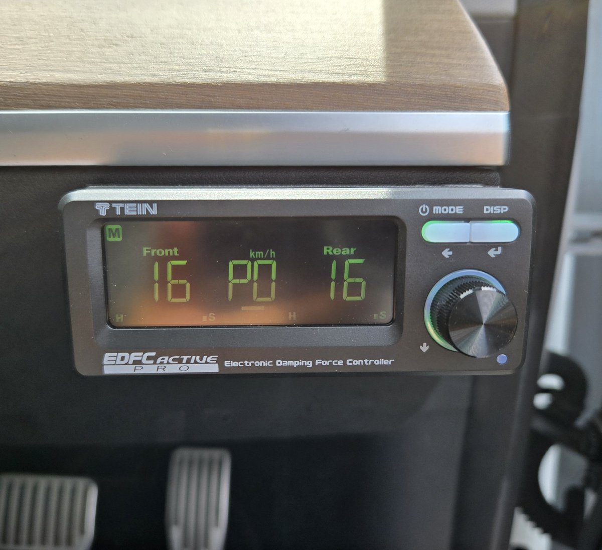 NidaMitsunari's tweet image. モデル3にフルタップ車高調（TEIN FLEX Z）を導入！
EDFCで車内から減衰力調整も可能で、気に食わなかった突き上げ感もようやく改善できた！！
#Tesla #テスラ #model3 #Tein #車高調