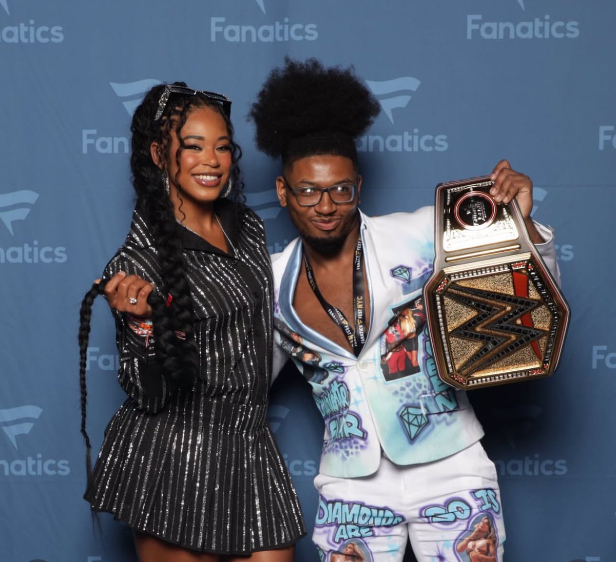 Luv yall soo much!
#FanaticsFest #ESTofWWE