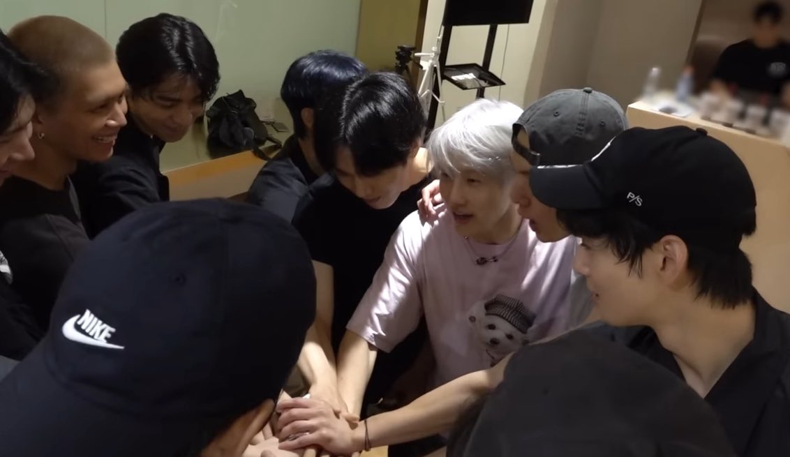 bobootogetherr's tweet photo. Fightingggggg~~~~~~~
@offclASTRO @CHAEUNWOO_offcl @p_rockyent
๐: https://t.co/tJXRbW5AAlโฆ
#์์คํธ๋ก #์์คํธ๋ก๋ #ASTRO #ASTROAD #stargarphy #JINJIN #YOONSANHA #CHAEUNWOO #MJ #ROCKY #์ ์ ์ด #๋ผ๊ธฐ #์ง์ง #์ค์ฐํ #์ฐจ์์ฐ https://t.co/4rlNUVk76T