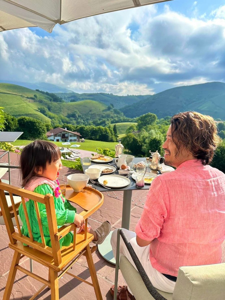 takeuchiryosuke's tweet image. 【南フランスの絶景ミシュランホテル「オーベルジュ オスタペ」に2泊しました】

スペインのサンセバスチャンから車で1時間ほど走り、南フランスのビダールレにある5つ星ホテル「オーベルジュ…