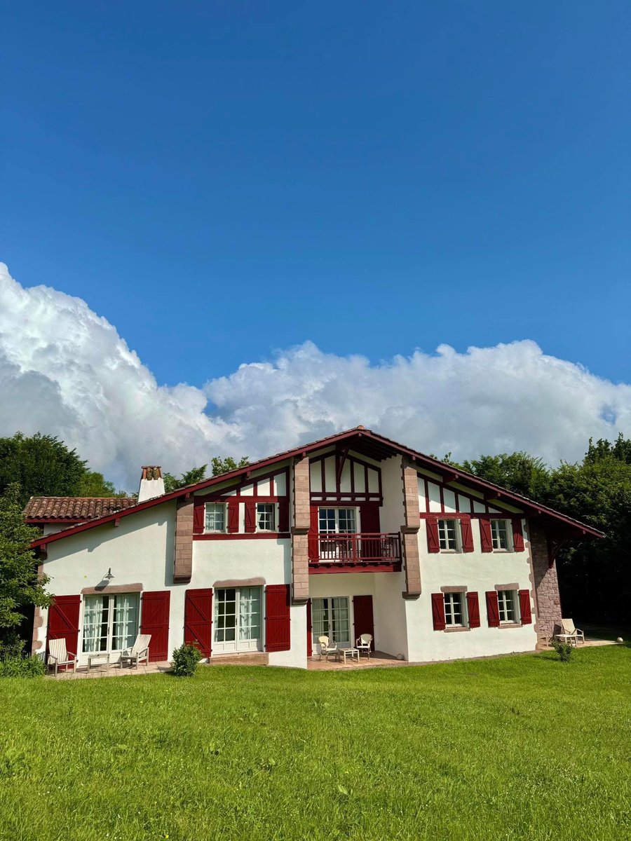 takeuchiryosuke's tweet image. 【南フランスの絶景ミシュランホテル「オーベルジュ オスタペ」に2泊しました】

スペインのサンセバスチャンから車で1時間ほど走り、南フランスのビダールレにある5つ星ホテル「オーベルジュ…