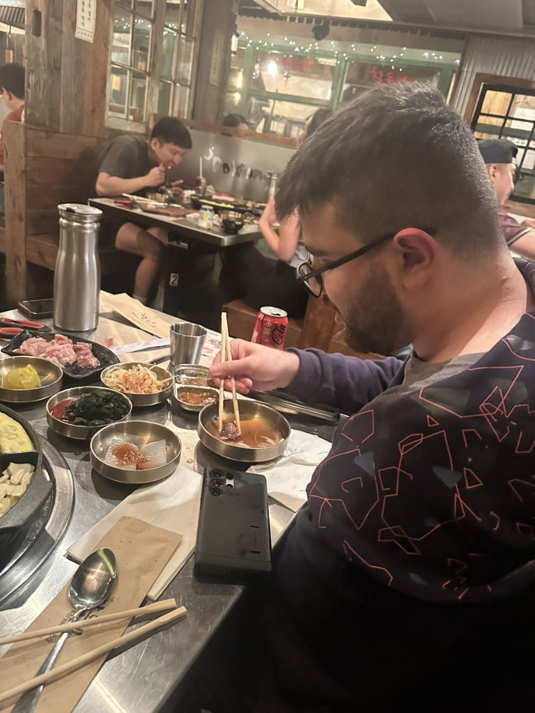 Eating kbbq with the goats <a href="/k0r3aval/">kkk</a> and <a href="/Kal_ult/">Kal</a>