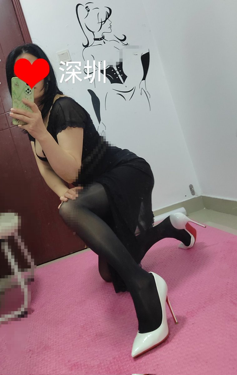 smsz787's tweet photo. #sm 内地这照片都没法发。根本也没露啥。 https://t.co/GoLz7MXh8f
