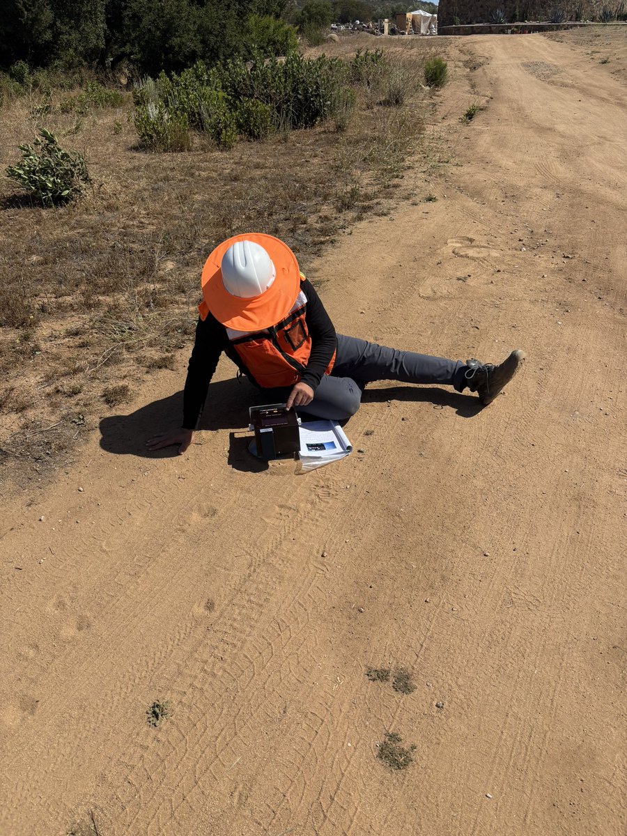 saintloyal's tweet image. Mediciones con densímetro electromagnético (EDG) en el Valle de Guadalupe, Baja California, México. 🇲🇽