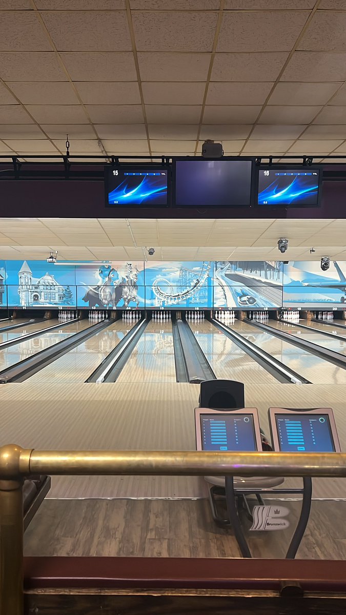That time of the week again! Throwing some balls and hitting some pins. 

Relaxing and bowling night. Now IRL bowling stream this time though.