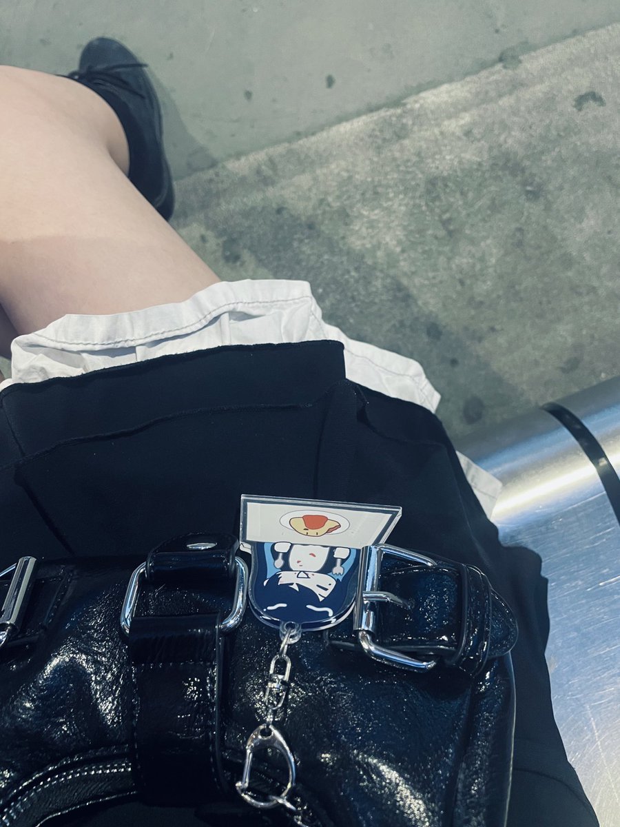kitsuukiii's tweet image. #AdoHibana_amsterdam the concert was so exciting I would often forget to breath \(//∇//)\ I also pulled ADO’s selfdrawn keychain so cute!!