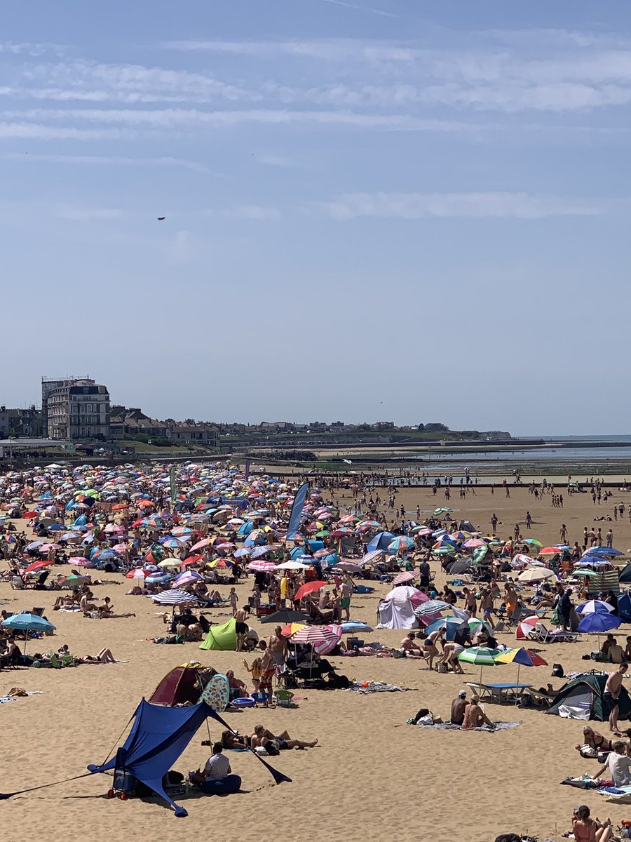 TOWIWoolwich's tweet image. U.K. heatwave at #Margate