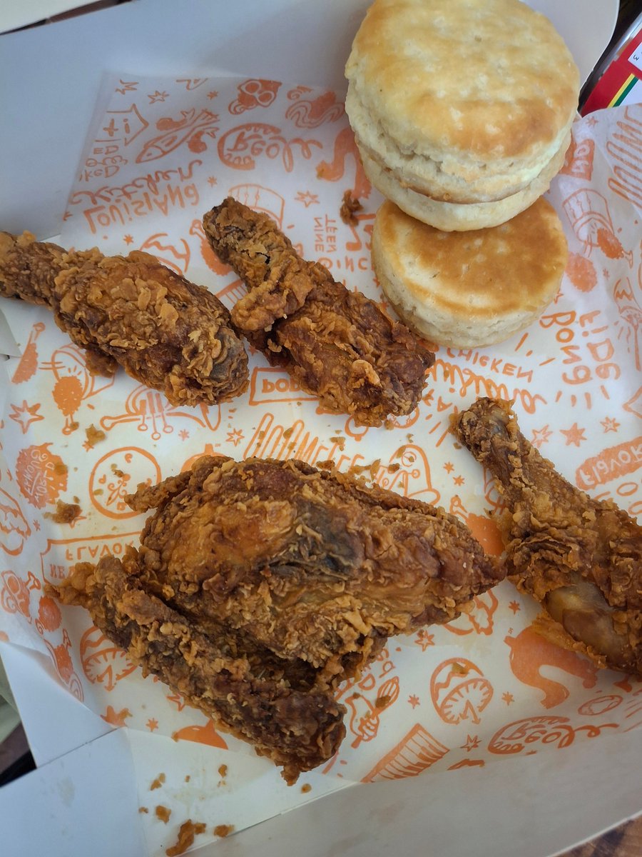 cdscsi's tweet photo. @Popeyes and dry, overcooked, tasteless chicken. still no apology https://t.co/HqrBQSFYe0