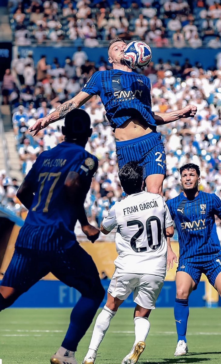 اللي سواه #الهلال قدام #ريال_مدريد ماهو صدفة ولا فقاعة

هذا هو الزعيم إذا حضر .. حضر المجد معه

قدام سالزبورغ بنشوف هلال غير
هلال يبهر

ويخلي الكل يتغنى بجماله وبشخصيته اللي ما يشبهها اي نادي💙