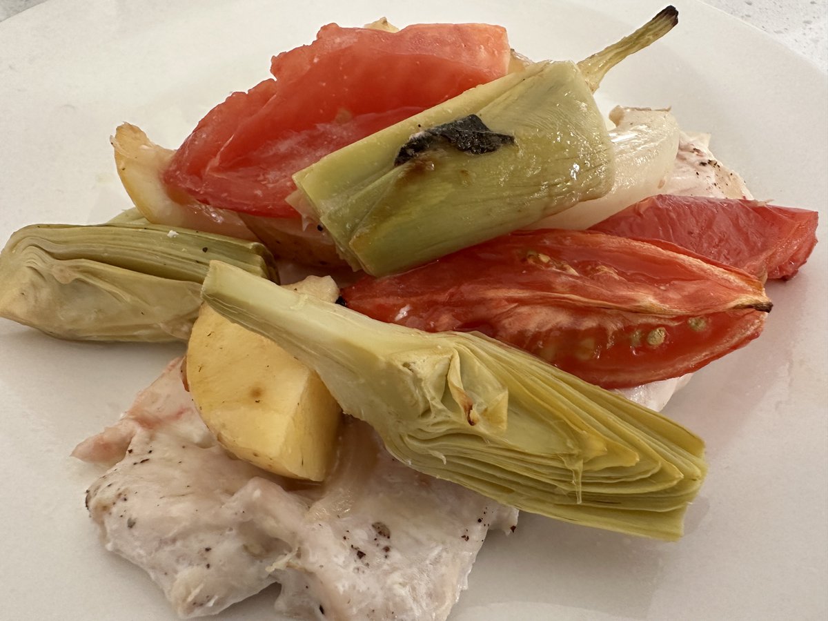 JeffFisherMedia's tweet photo. AEW - Always Eating Well - with @TrishaHoffmanLA at the helm 🍴chicken, potatoes, artichokes, tomatoes & onions with a lemon, Dijon & agave sauce https://t.co/U2laqCODjn
