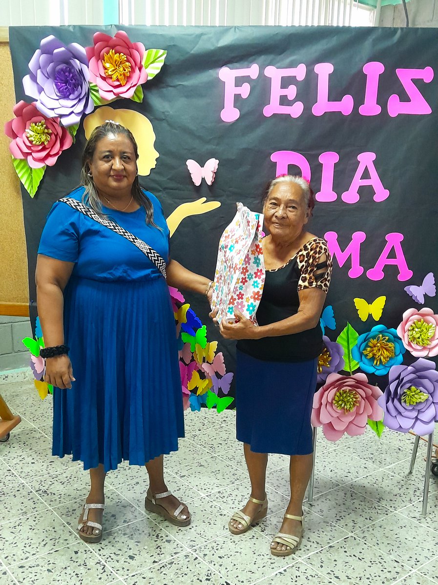 COFAMIPRO's tweet photo. Homenajeamos a nuestras queridas madres y padres de la asamblea con dinámicas, juegos, regalos y mucho amor. Ellas y ellos son el corazón de esta lucha. ¡Gracias por seguir firmes, con esperanza y verdad! https://t.co/5RI5ygnRoL