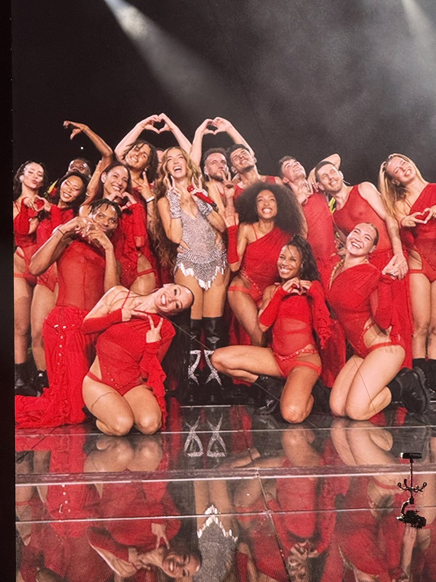 “mirad que foto tan bonita” 😄✌🏼

<a href="/lolaindigomusic/">lola indigo | info oficial</a> 
#LolaIndigoEstadios