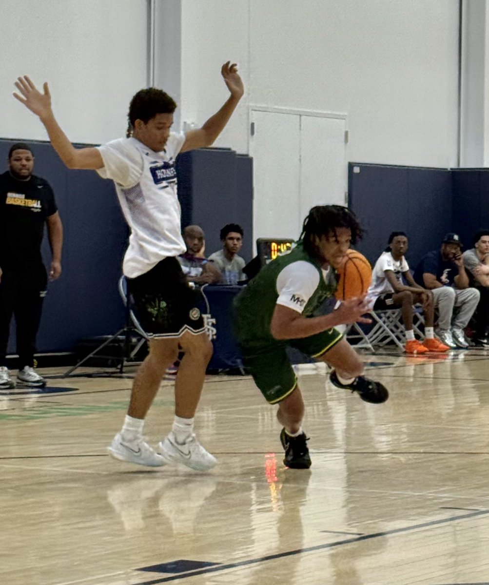 NorfolkKnights's tweet photo. Henrico (5’10 2028) Justin Golden in action.  One of Virginia’s top players in the 2028 class he has added bulk and can muscle his way past many defenders and still has that powerful burst.  Dribble pull-up is automatic!  Gets to his spots nicely.  A threat as a scorer and a passer.  Energy giver!  We featured Justin previously, check it out:  #BigShots #VALive @BigShotsToday @BigShotsGlobal  https://t.co/uYa9ChJBKy https://t.co/uYa9ChJBKy