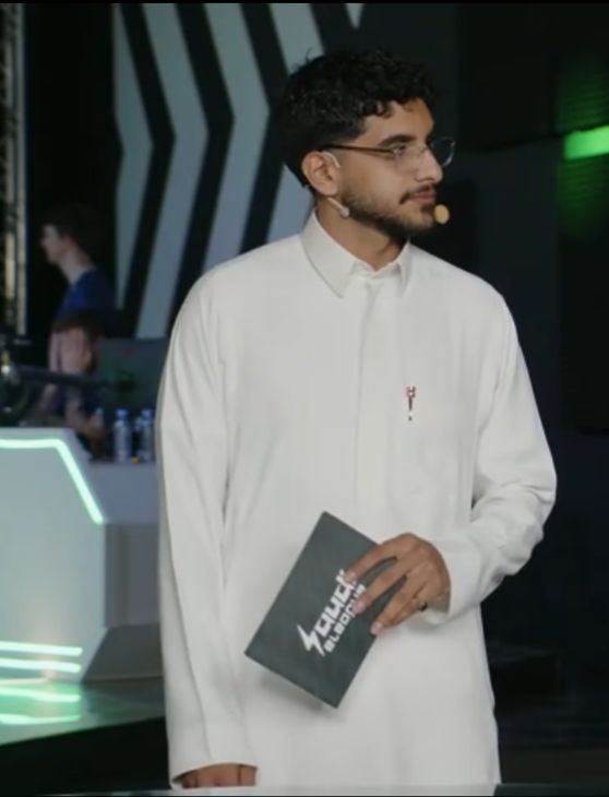 اول تجربه لي كمحلل في سعودي ليق، حاب اشكر طاقم <a href="/SaudieLeague/">الدوري السعودي للرياضات الإلكترونية</a> لي الشرف بتواجدي ضمن التالنت و اشكرهم على هذه الفرصه.

وتشرفت بوجودي مع  <a href="/v3biid/">A</a> و <a href="/Eaglex_99/">Eaglex99 - عمر</a> على طاولة التحليل.
و ان شاء الله ماقصرنا في حق أحد.