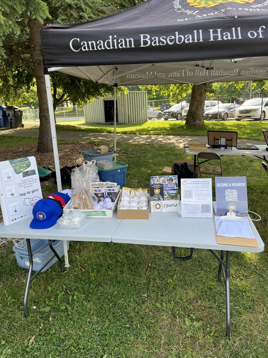 CDNBaseballHOF's tweet photo. Hall of Fame night at the @GuelphRoyals game of the @IBL1919. Special guest with us is @PaintedGloves https://t.co/HAiDCsViav
