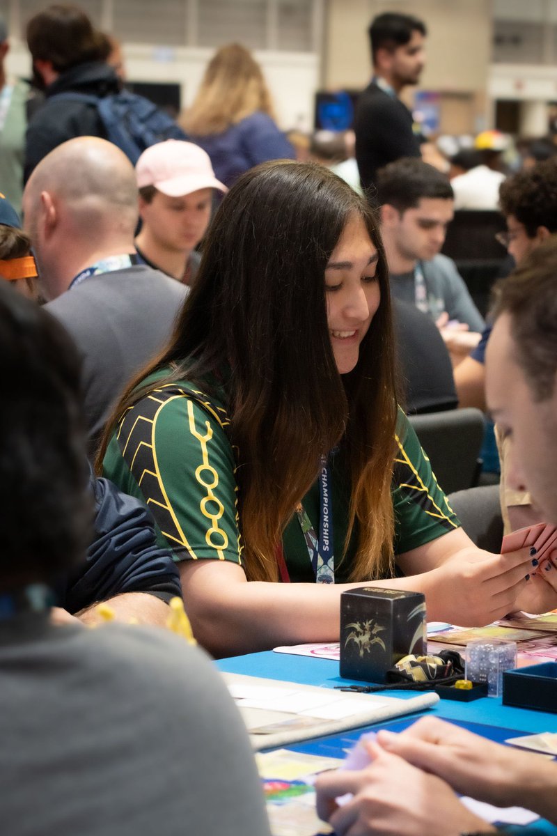 SaltyLily's tweet image. thank you @Mai_TCG for the great photos from NAIC!!!
i remember seeing him come over with the camera and having to pose a little because my opponent was bricking so bad there wasn’t anything i was seriously thinking about in that match 😭😭😭😭