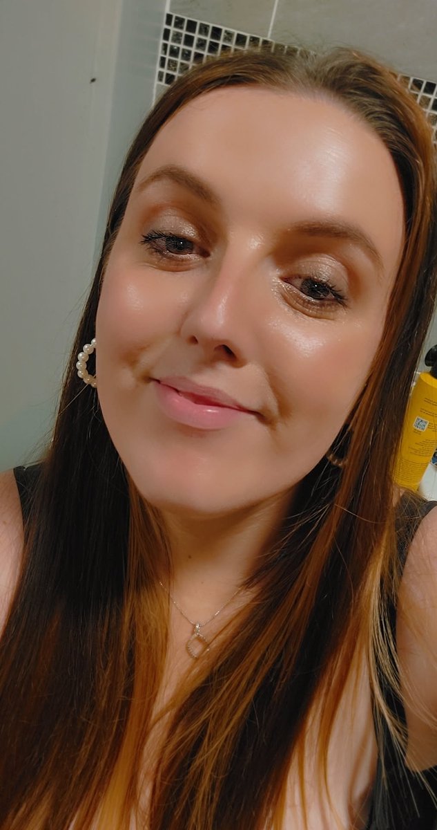MrsSpringpeak's tweet photo. Wine drunk ✌️🫰 https://t.co/Eg9YiHHaTV