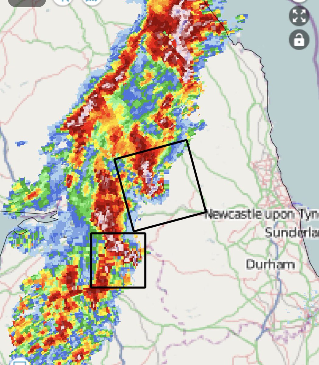 Two hook echos potentially indicating a tornado! 🌪️