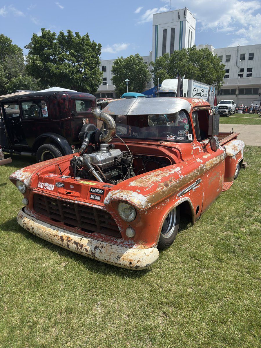 HollywoodDan's tweet photo. Detroit power! #ratrod #backtothe50s https://t.co/js903O4FOb
