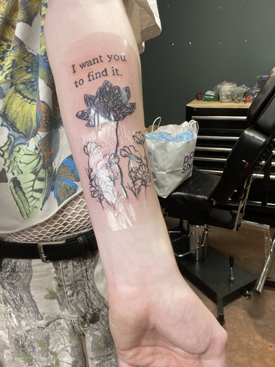 Stelsolein's tweet photo. First tattoo @porterrobinson :} https://t.co/Ky9dJeyxho