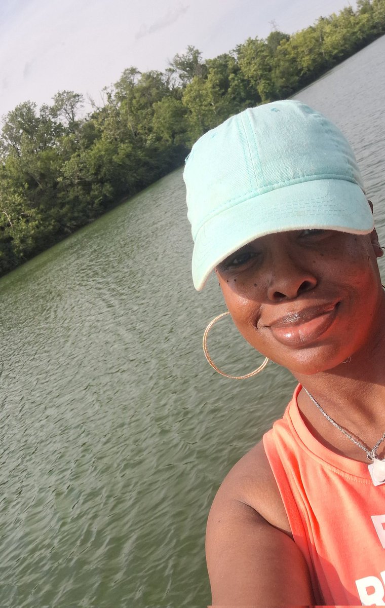 MsOwwwww's tweet photo. That sun beat me down, but I had a great time!! #WetLine #Fishing #OutsideAllSummer https://t.co/RAkL0iUDu1