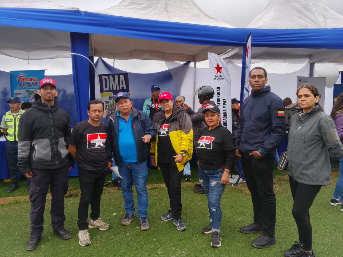 CaracasMRT_'s tweet photo. Desde la parroquia El Junquito la Militancia @TupamaroMRT_ participa en la caravana de Caracas Sonríe que está llevando alegría a las comunidades de Caracas por nuestra Alcaldesa de Caracas A/J @CarmenMelend 

@NicolasMaduro https://t.co/k6sak0EKmx