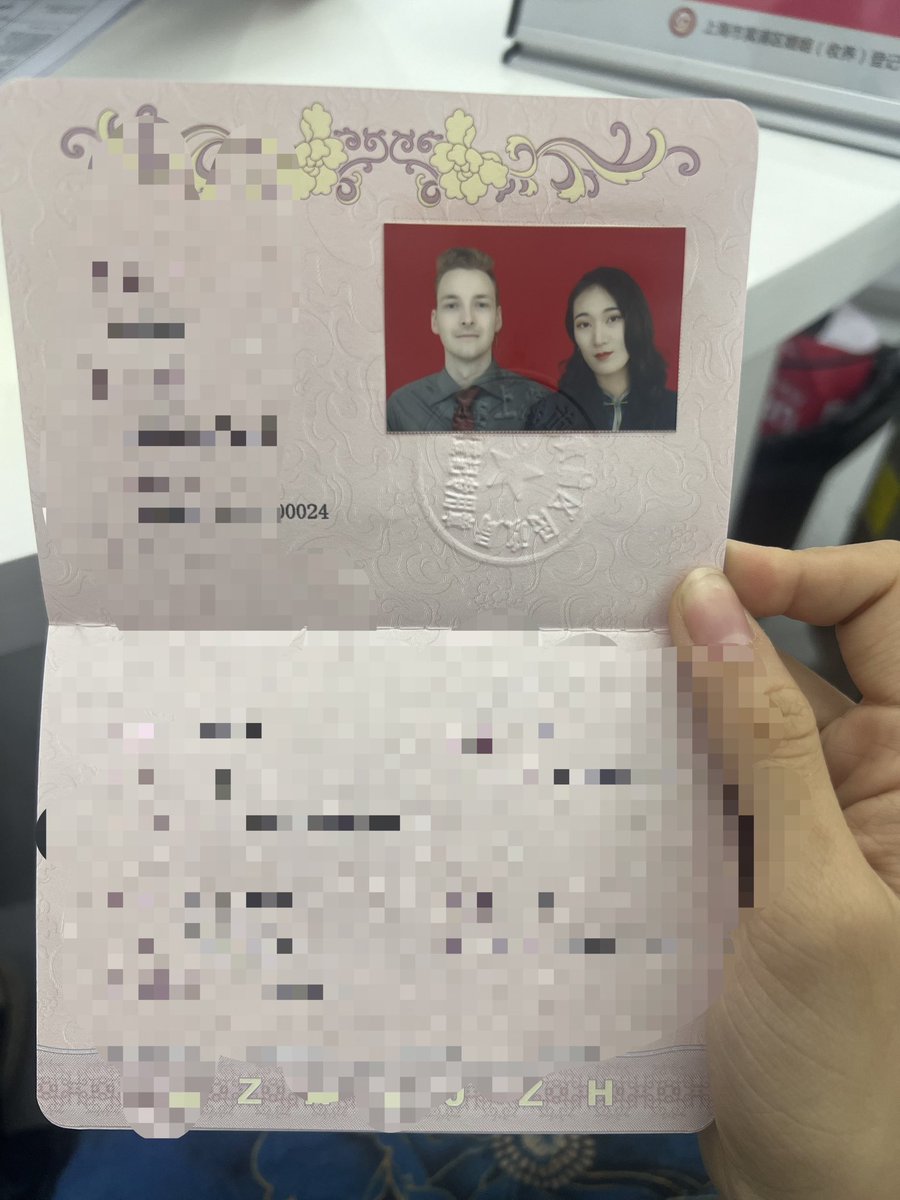 yexue0104's tweet photo. Yes we married https://t.co/23AZUg88NL