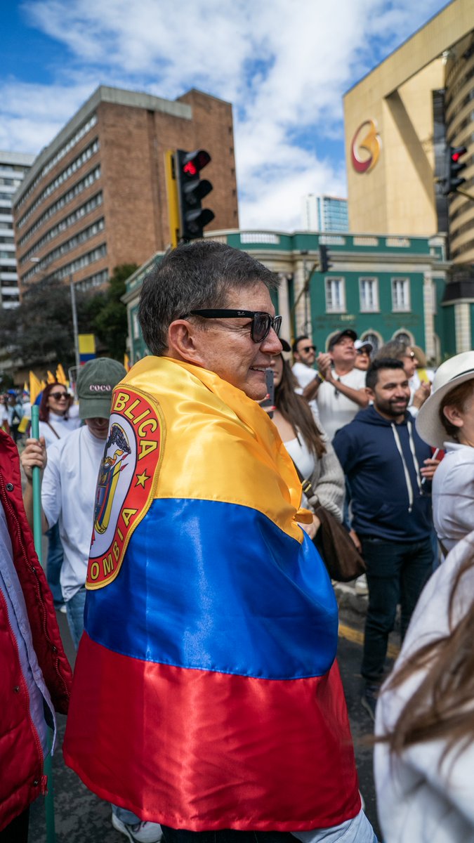 Apenas regresé de la Corte Penal Internacional, donde denuncié al presidente por crímenes de guerra, lesa humanidad y omisión, fui notificado de que mi esquema de seguridad será reducido. ¿Quién dio la orden? ¿Nos quieren desaparecer? No dejaré de alzar la voz ante la injusticia,