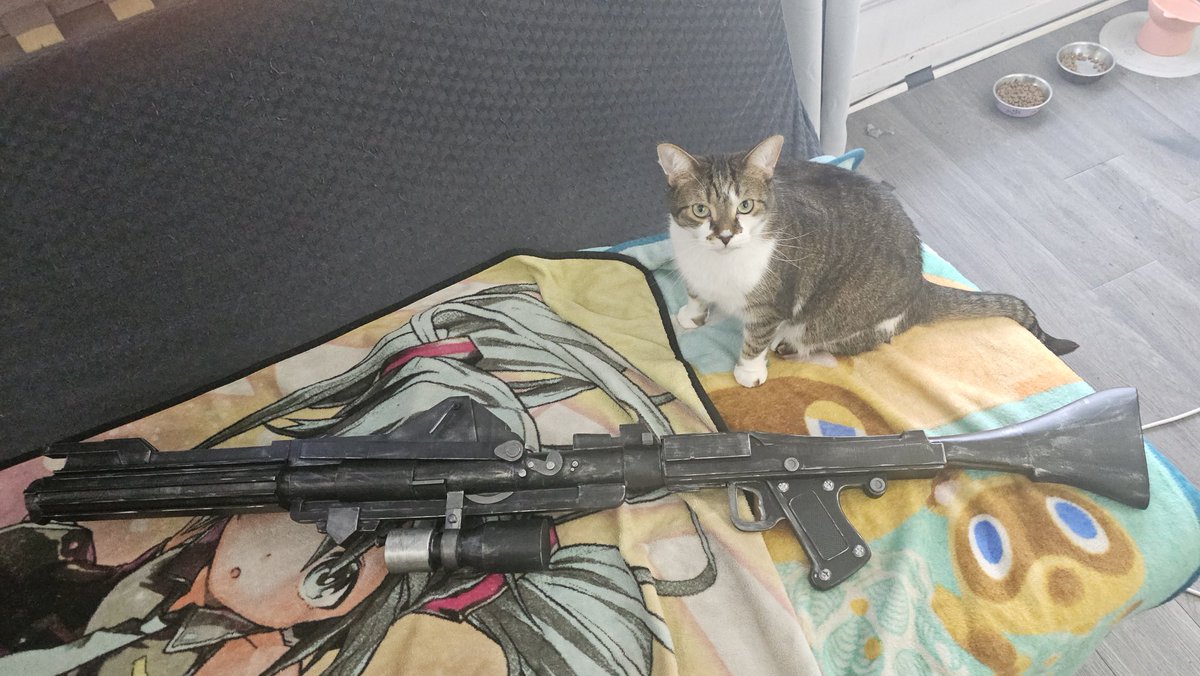 Didn't make it to offkai but kept myself busy with the need printer I got, I think this is the biggest prop I've worked on so far (feat coco for size reference)