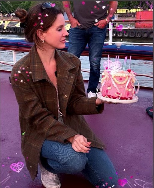Lana Del Rey comemorando o seu aniversário em nova foto. 🎂 💕