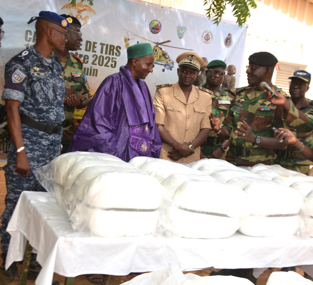 CLÔTURE DE LA CAMPAGNE SEMESTRIELLE DE TIRS AU CENTRE D’ENTRAÎNEMENT DE DODJI
Le général Mbaye CISSÉ, CEMGA, a présidé la journée de clôture aujourd'hui, en présence du Haut Commandant de la Gendarmerie nationale et des chefs d’état-major de l’Armée de Terre et de la Marine