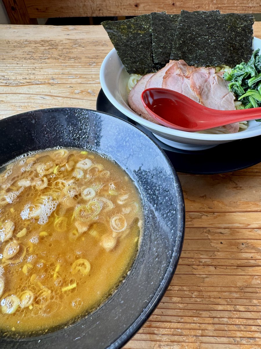 6/22(日)☀️昼営業のみ☀️
🈺10:30〜15:30(L.O)

本日も〜🗽
大(不)人気なKちゃん🍜‼️
心はガラスの様に脆いですが‼️
身体はとにかく丈夫です‼️
しぶとくやってます‼️
それだけが取り柄‼️
親や祖先に感謝‼️
スープは元が下手くそなもんで日々上達‼️
ひたすらに自己研鑽‼️
飽きるまでやり続ける‼️