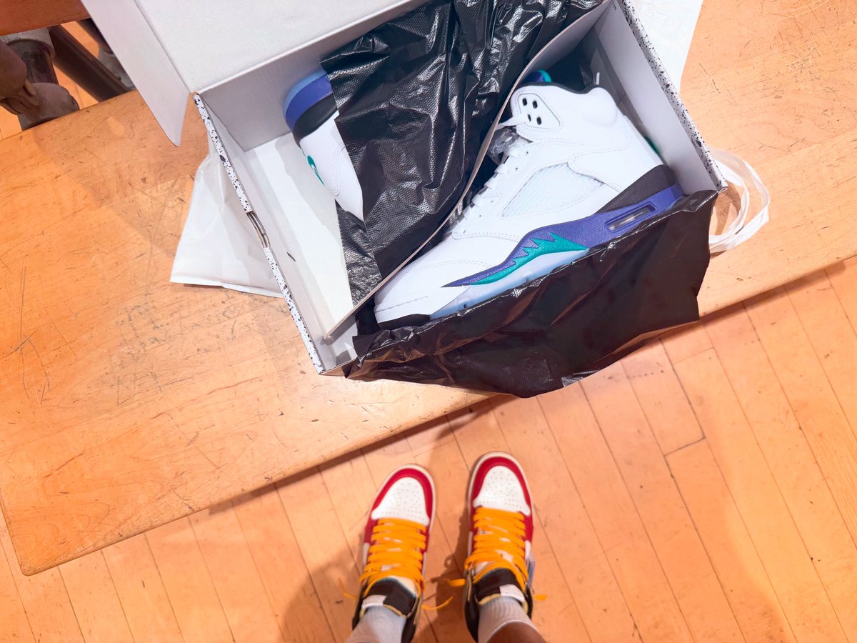 OG Colorway = Copped without hesitation. Shoes: Air Jordan 5 “Grape”

#Sneakers #Kicks #AirJordan #SNKRS #WDYWT #WOMFT #WearYourSneakers #KOTD #WearYourKicks #SNKRSLiveHeatingUp #Sneakerhead #YourSneakersAreDope #Nike #Jumpman #sneakervibes #sneakeraddict #Jordan <a href="/nikestore/">Nike.com</a> <a href="/Nike/">Nike</a>