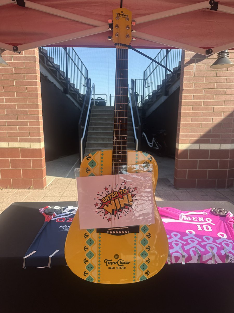 Today’s 50/50 raffle winner gets to choose between a free guitar or the cash prize, and the second place receives whichever prize is left! 💃🎶