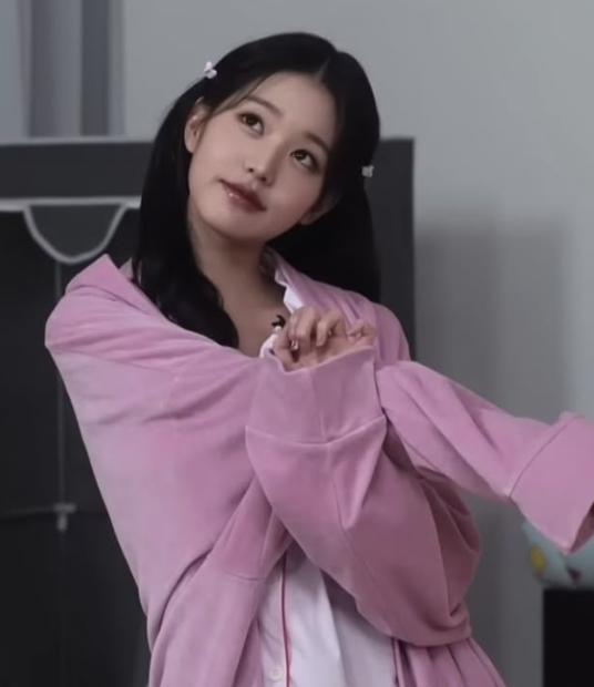 wonyoutg's tweet photo. @XCGLADIES morning papi mamimm! Olin udah bangun nihh 🥰 seneng banget bisa bangun pagi di hari minggu enih, thanks ya kakabel 😻👻 https://t.co/atpw7sCg4Q