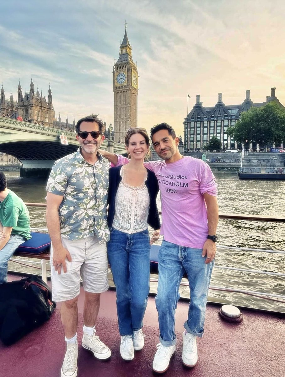 LANA DEL REY COMEMORANDO SEU ANIVERSÁRIO. 🥹🫶🏼